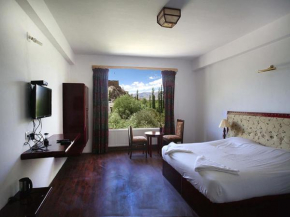 Гостиница The Hotel Himalaya, Leh  Лех